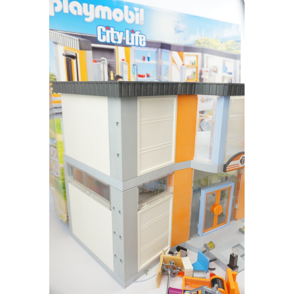 Playmobil City Life Large Hospital 70190 Playset EUC Incomplete + Extras + Box - Picture 4 of 7